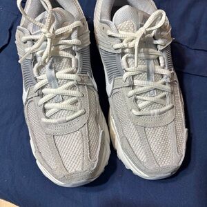 Nike Gray vomero Athletic Shoes